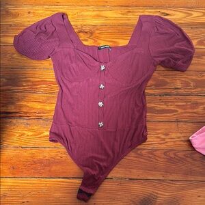 3 for $10 Burgundy Fashion Nova Bodysuit Bubble Sleeve Large